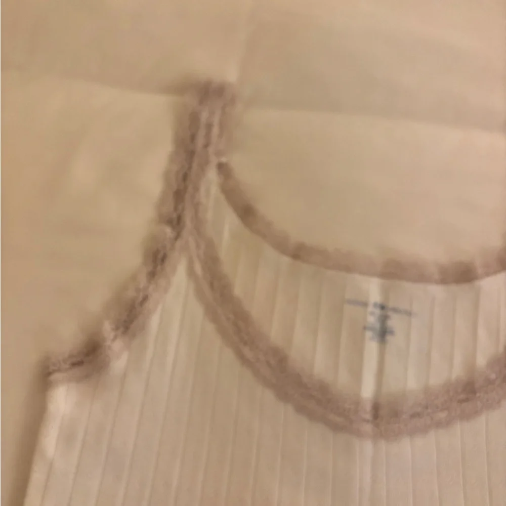 Brandy Melville pointelle lace cami white Chic Cream Lace Trim Tank Top - Picture 2 of 4